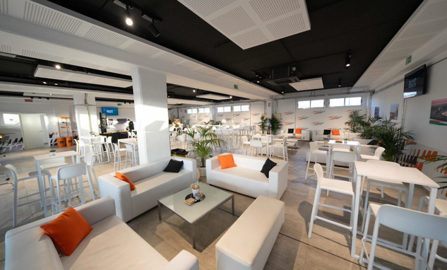 Orange Lounge